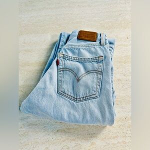 SOLD Levi’s Ribcage Straight Jeans Light Wash Ultra High Rise Size 25